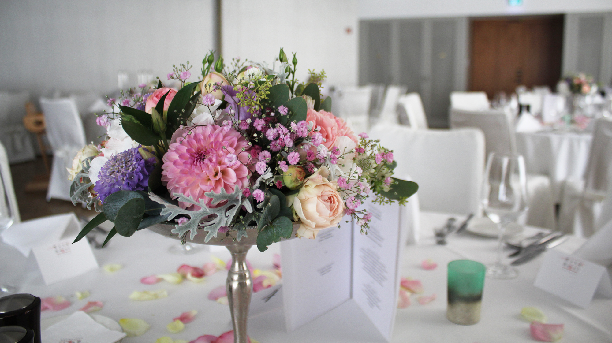 Hochzeit-Deokorationen Tische Feiern Kirche